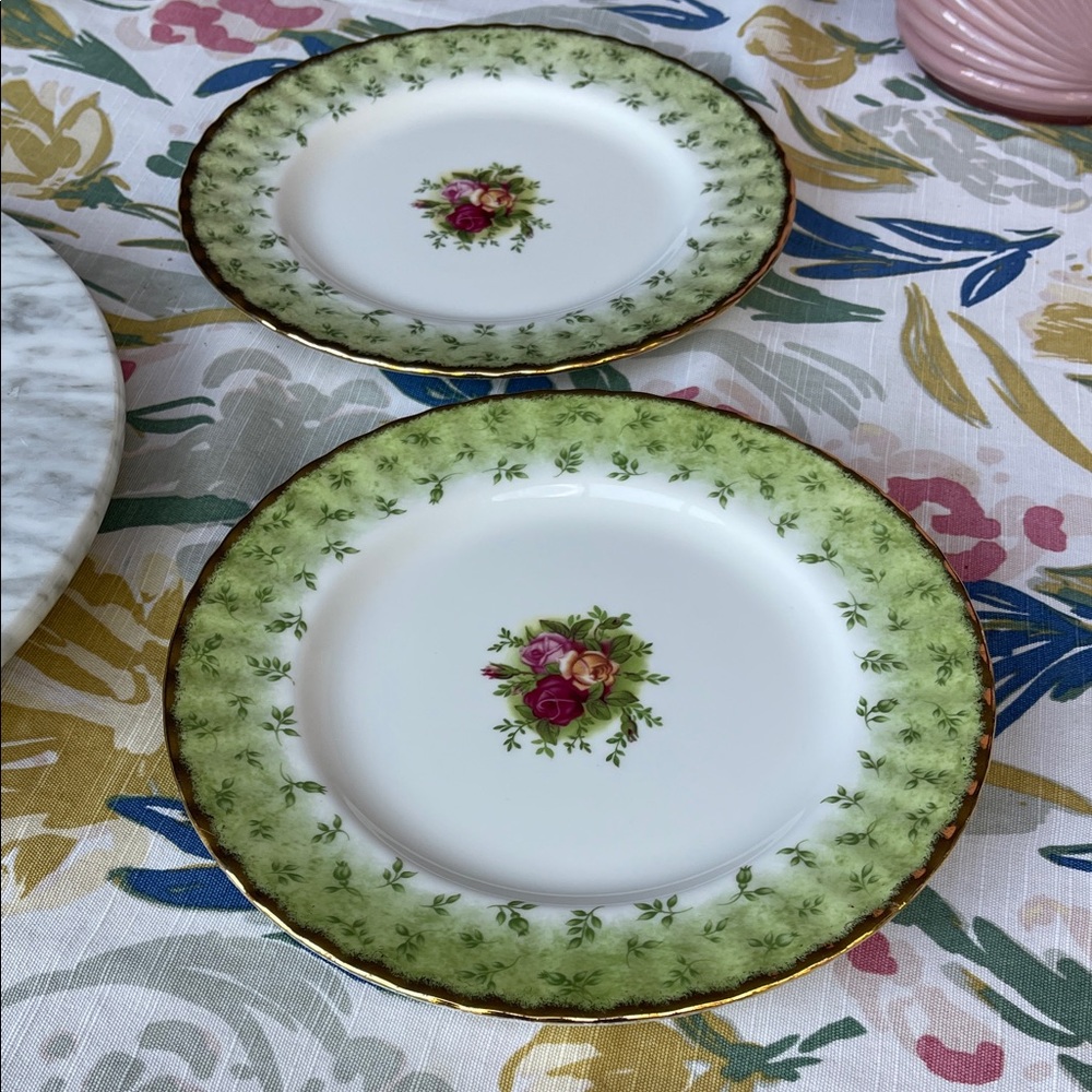 Set of 2 Rare Royal Albert Old Country Roses Green Border salad plates 8”
